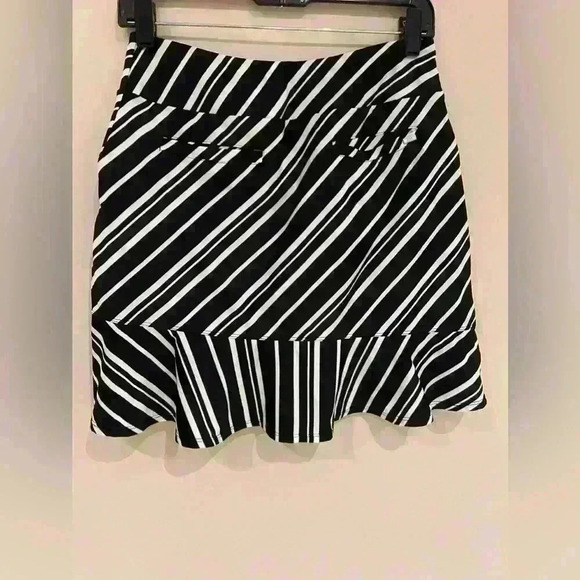 Tail Skort S - Picture 5 of 9